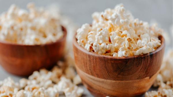 Aperitivos para ver el Mundial en casa: 10 ideas fáciles, rápidas y resultonas que se preparan en minutos - Palomitas caseras con un toque salado