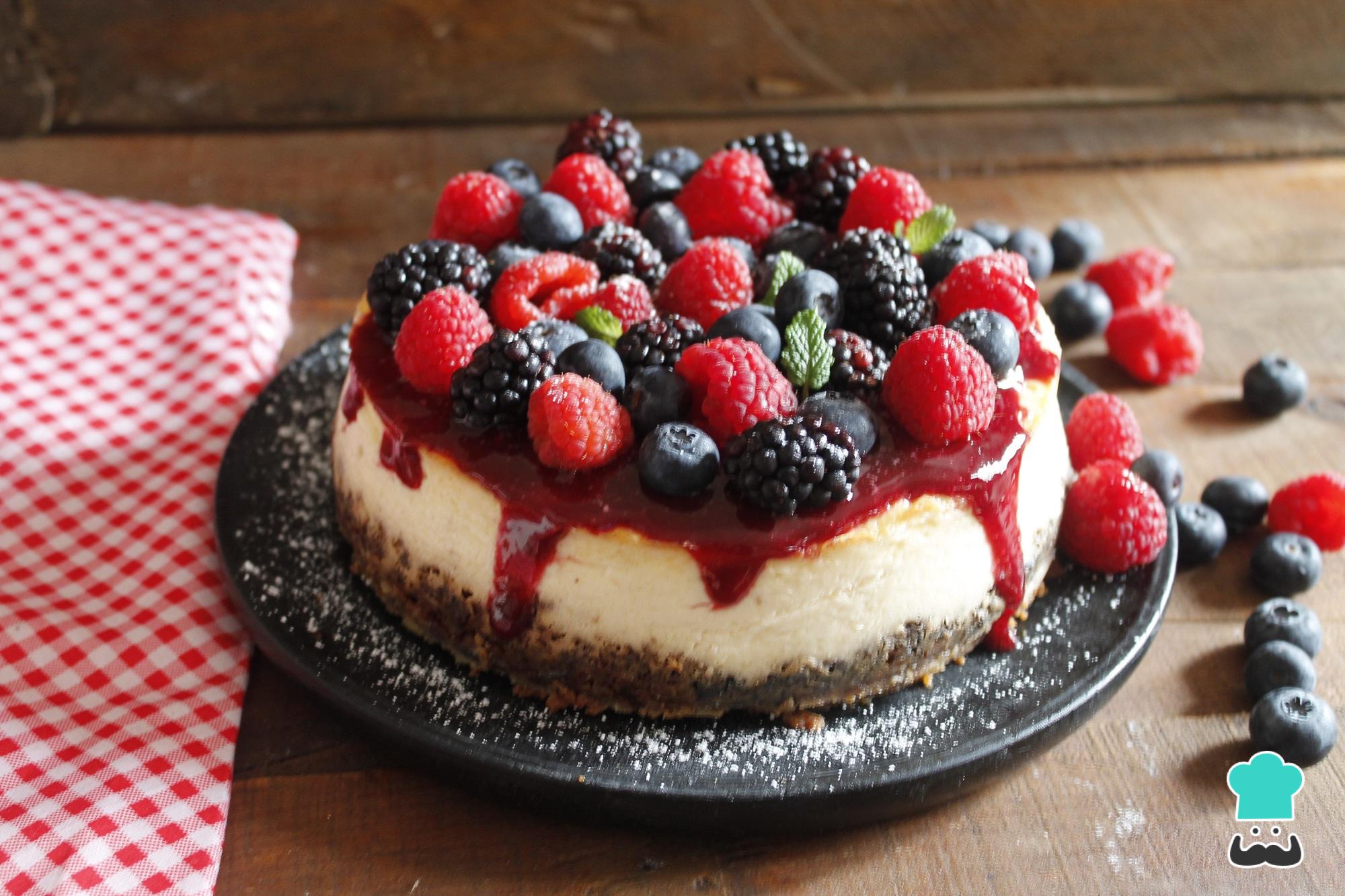 Tarta de queso con arándanos, fácil de hacer fría sin horno