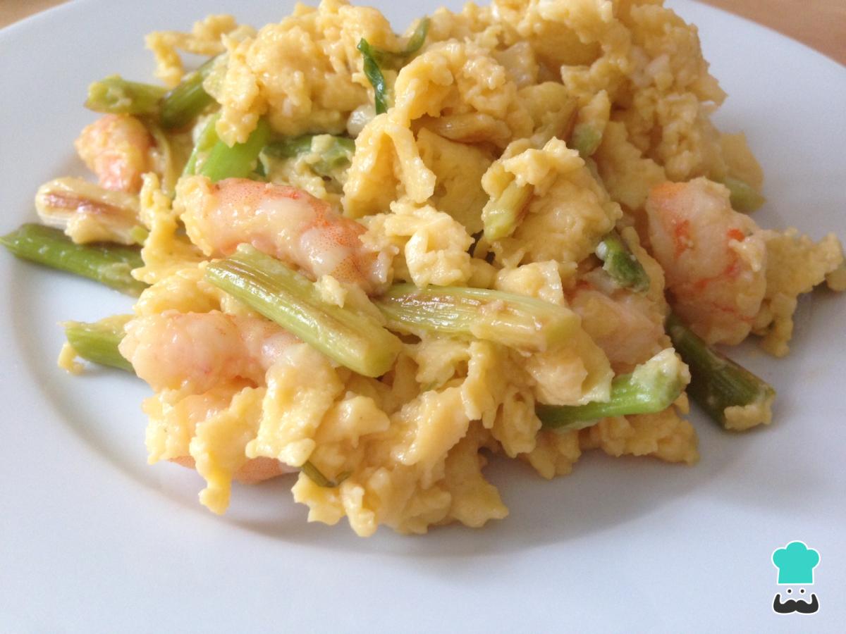 Receta de Revuelto de ajetes y gambas