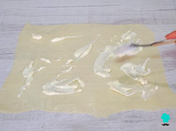 Receta de Banitsa búlgara: el pastel salado de masa filo con un cremoso relleno de queso - Paso 4