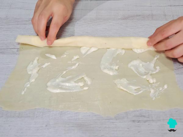 Receta de Banitsa búlgara: el pastel salado de masa filo con un cremoso relleno de queso - Paso 5