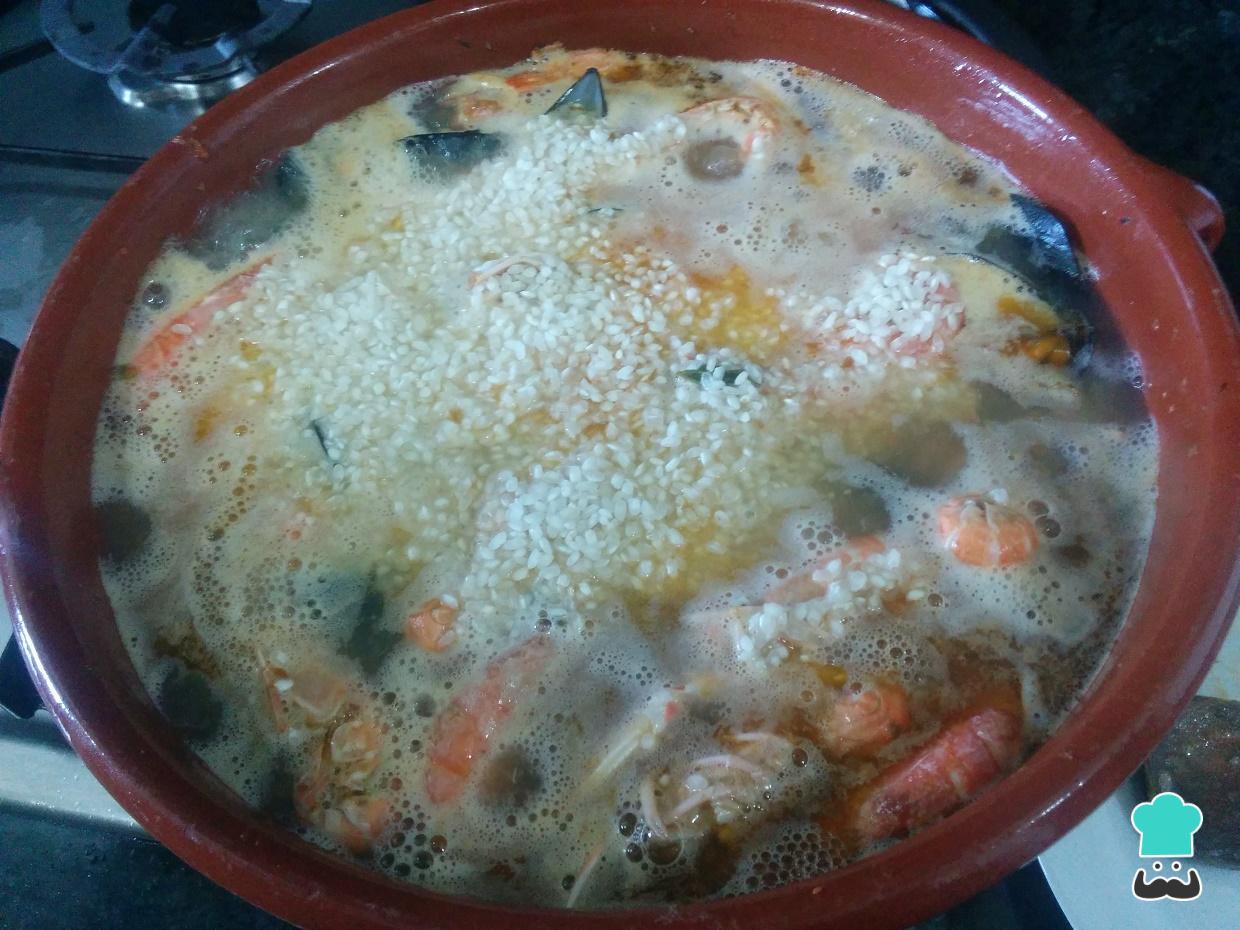 Paella de marisco con sepia