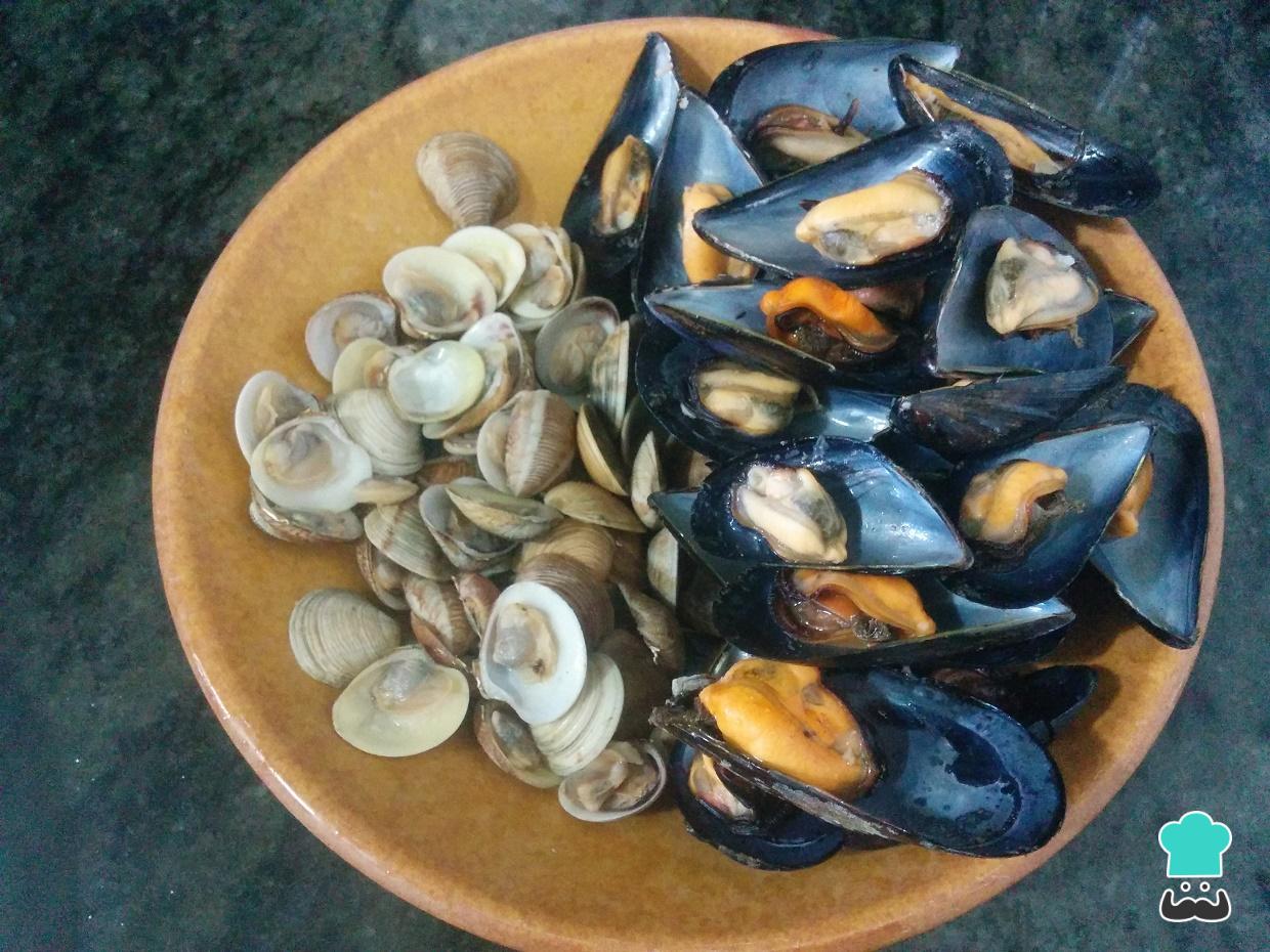 Paella de marisco con sepia