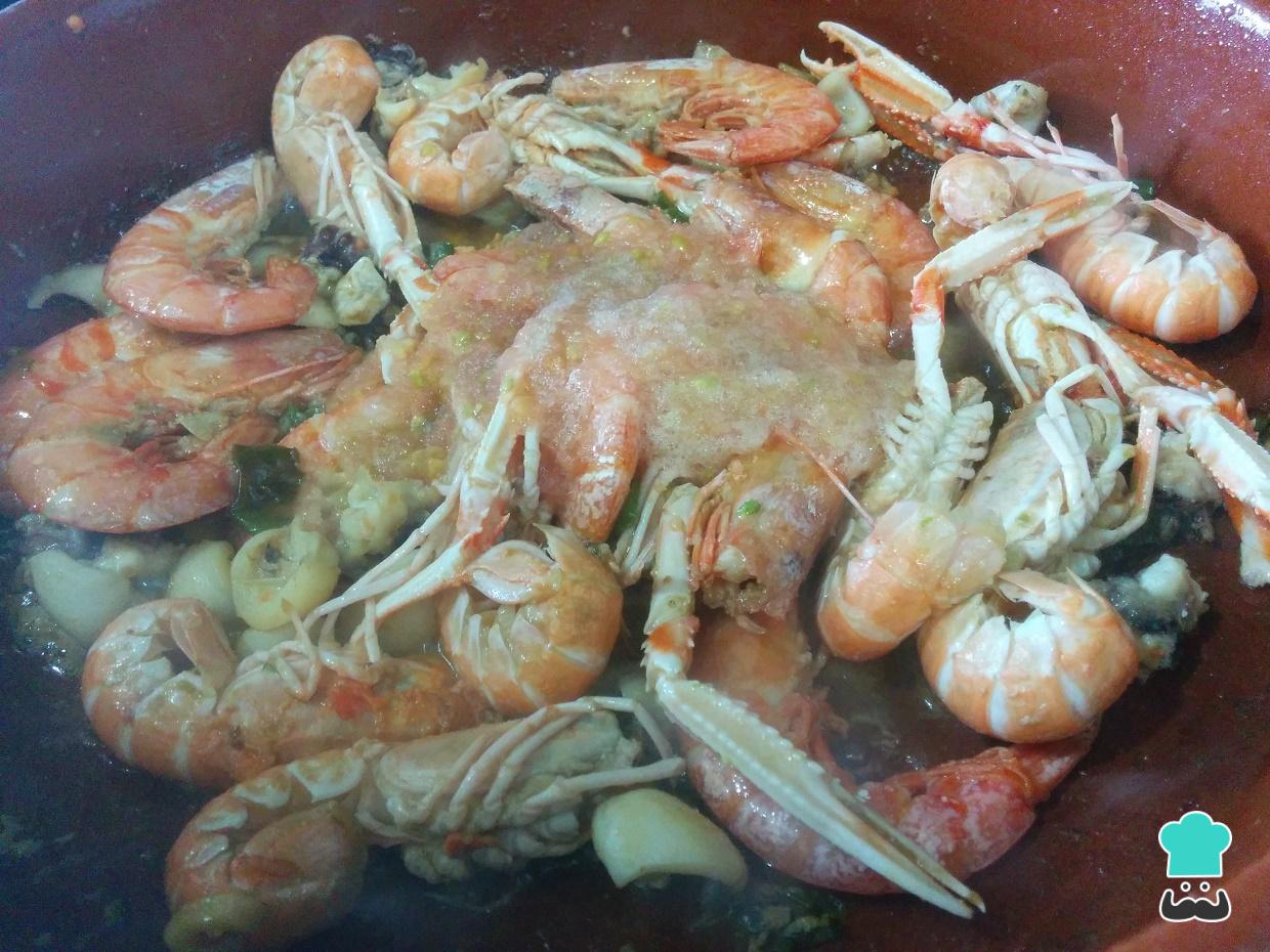 Paella de marisco con sepia