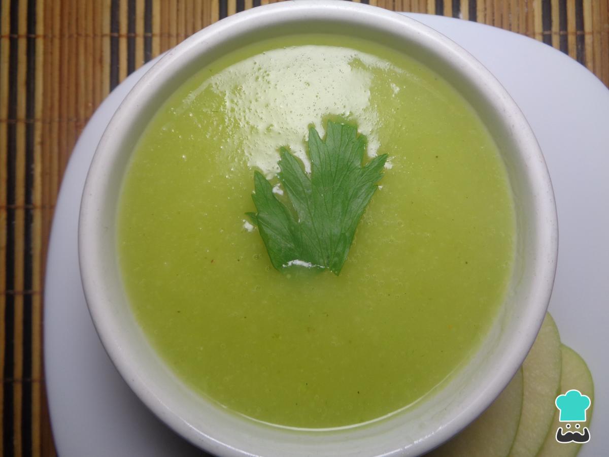Receta de Crema de apio y manzana vegana