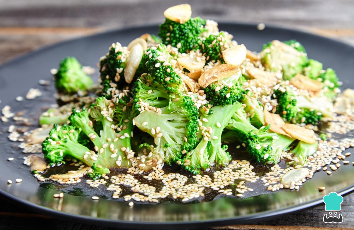 Receta de Brócoli al vapor con salsa de soja, sésamo y jengibre