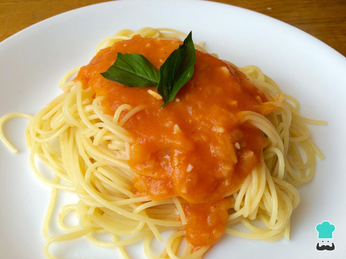 Receta de Espaguetis con salsa napolitana