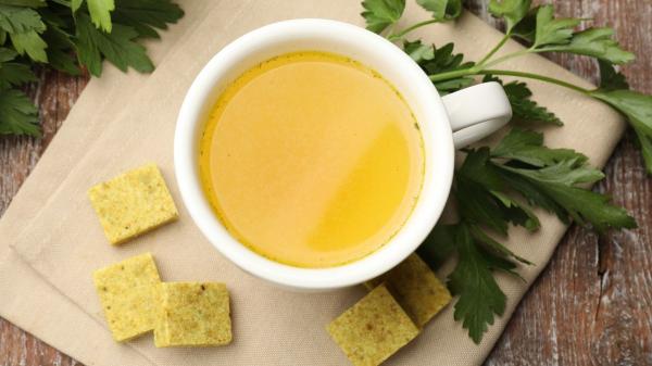 Los expertos coinciden: “Muchos caldos industriales apenas llevan ingredientes reales y se basan en sal, aditivos y potenciadores del sabor” - Qué llevan realmente muchos caldos industriales