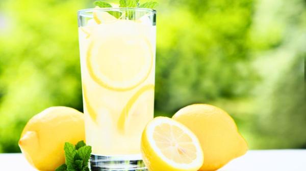 Cinco limonadas caseras para el verano: refrescantes, saludables y fáciles de preparar - Limonada casera: hidratación, vitamina C y menos azúcar