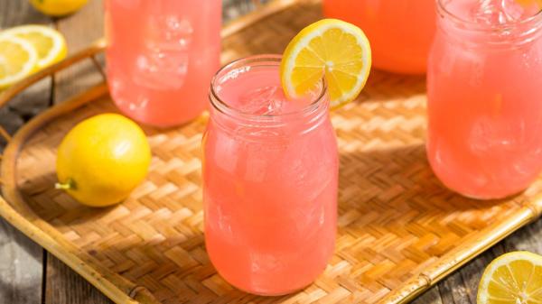 Cinco limonadas caseras para el verano: refrescantes, saludables y fáciles de preparar - Limonada de sandía y menta: muy hidratante y aromática