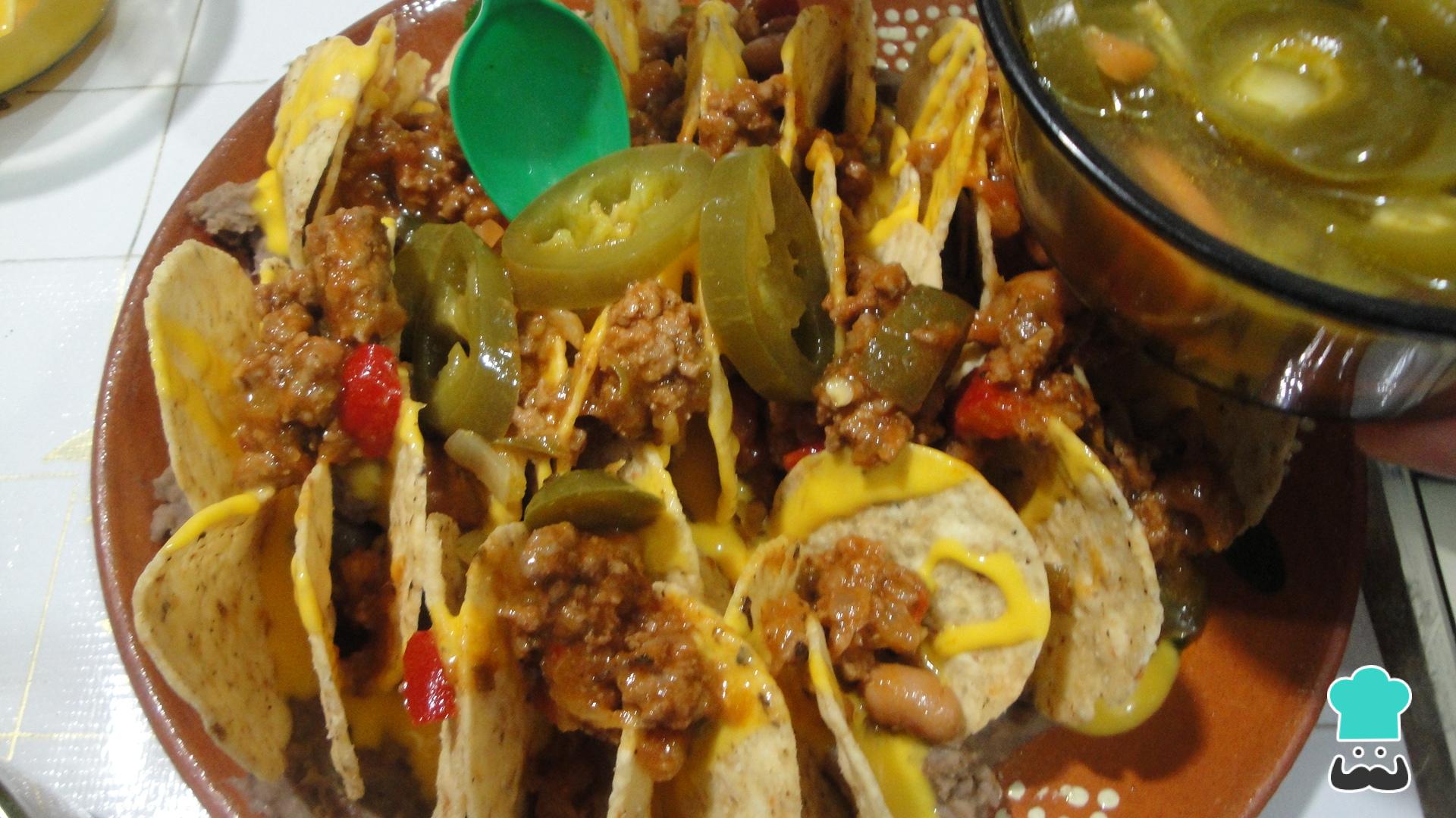 Nachos con chili y queso Fácil