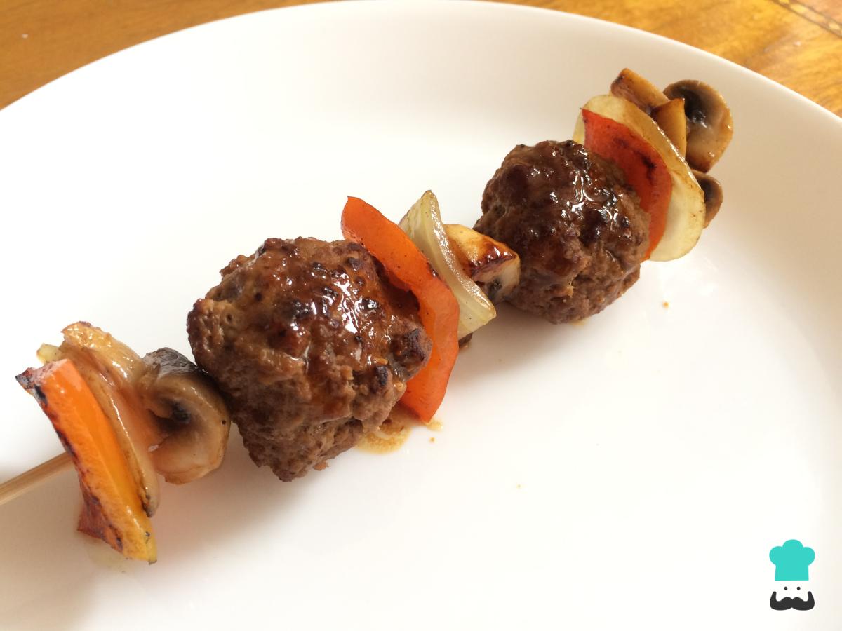 Receta de Brochetas de albóndigas