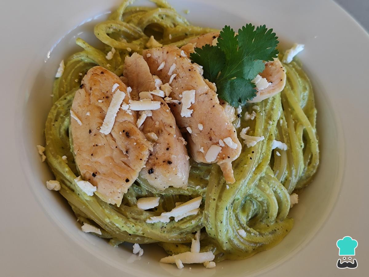 Receta de Espagueti verde con pollo