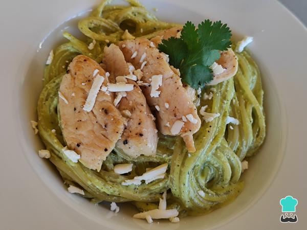 Receta de Espagueti verde con pollo