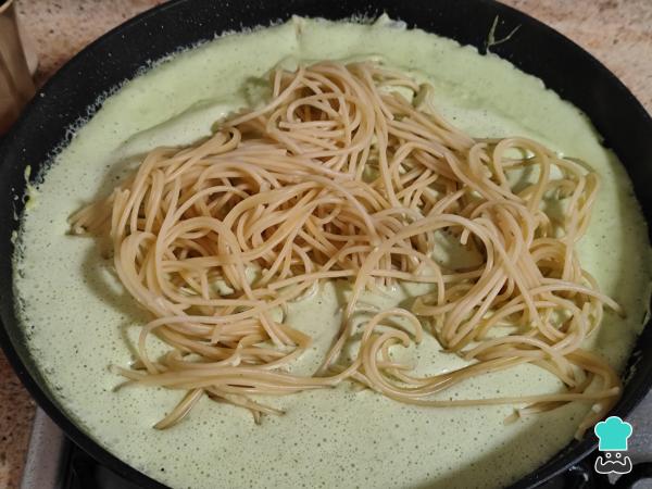 Receta de Espagueti verde con pollo - Paso 5
