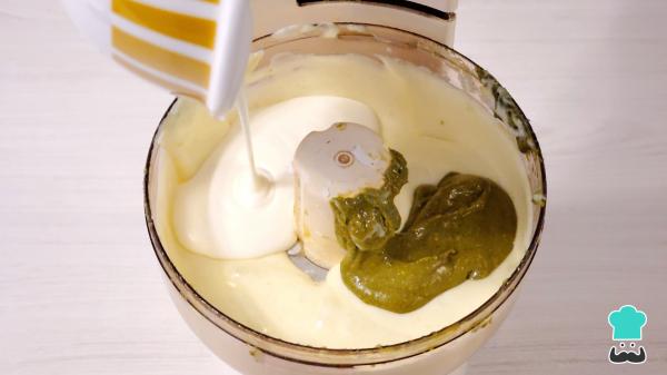 Receta de Tarta de pistacho y chocolate blanco que se prepara en minutos y siempre triunfa - Paso 5