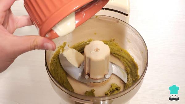 Receta de Tarta de pistacho y chocolate blanco que se prepara en minutos y siempre triunfa - Paso 7