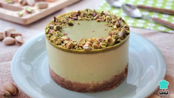 Receta de Tarta de pistacho y chocolate blanco que se prepara en minutos y siempre triunfa - Paso 9