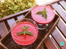 Receta de Gazpacho de remolacha con picadillo de jamon y aguacate