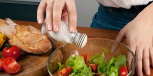 Un neurocientífico de Stanford explica qué le hace la sal a tu cerebro (y lo que cuenta no es lo que esperabas)