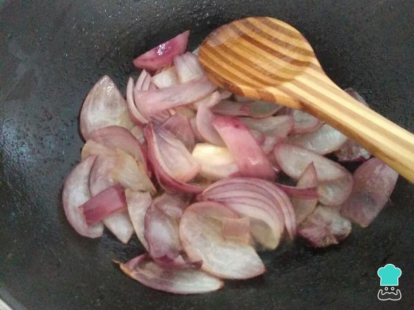 Receta de Sangre de pollo encebollada - Paso 1