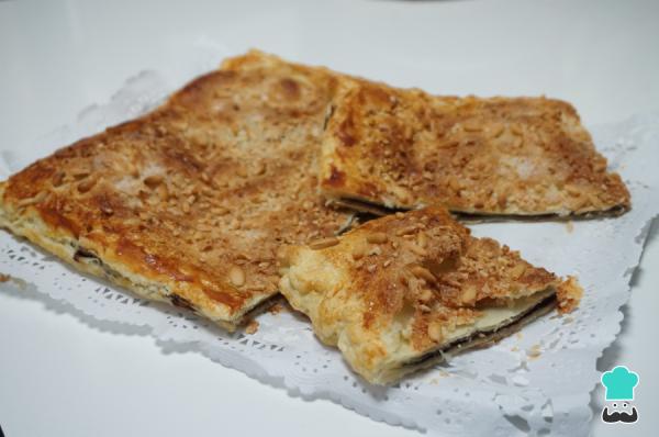 Receta de Coca de hojaldre rápida con chocolate