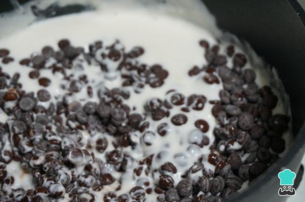 Receta de Coca de hojaldre rápida con chocolate - Paso 1