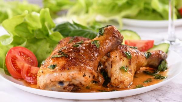Receta de Muslos de pollo en salsa de la abuela: cómo hacerlos jugosos y tiernos paso a paso