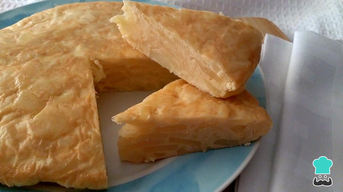 Receta de Tortilla de patata y cebolla para 4 personas