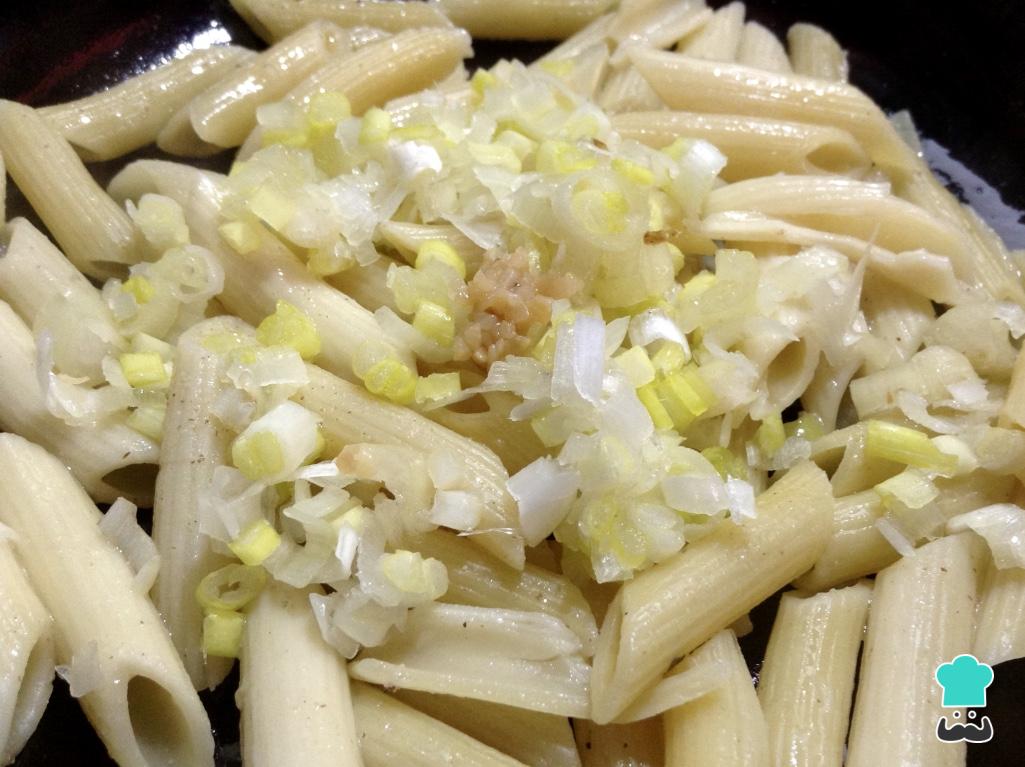 Pasta con verduras y pollo Fácil