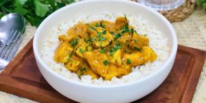 Receta de Pollo tikka masala: jugoso, especiado y con una salsa cremosa irresistible