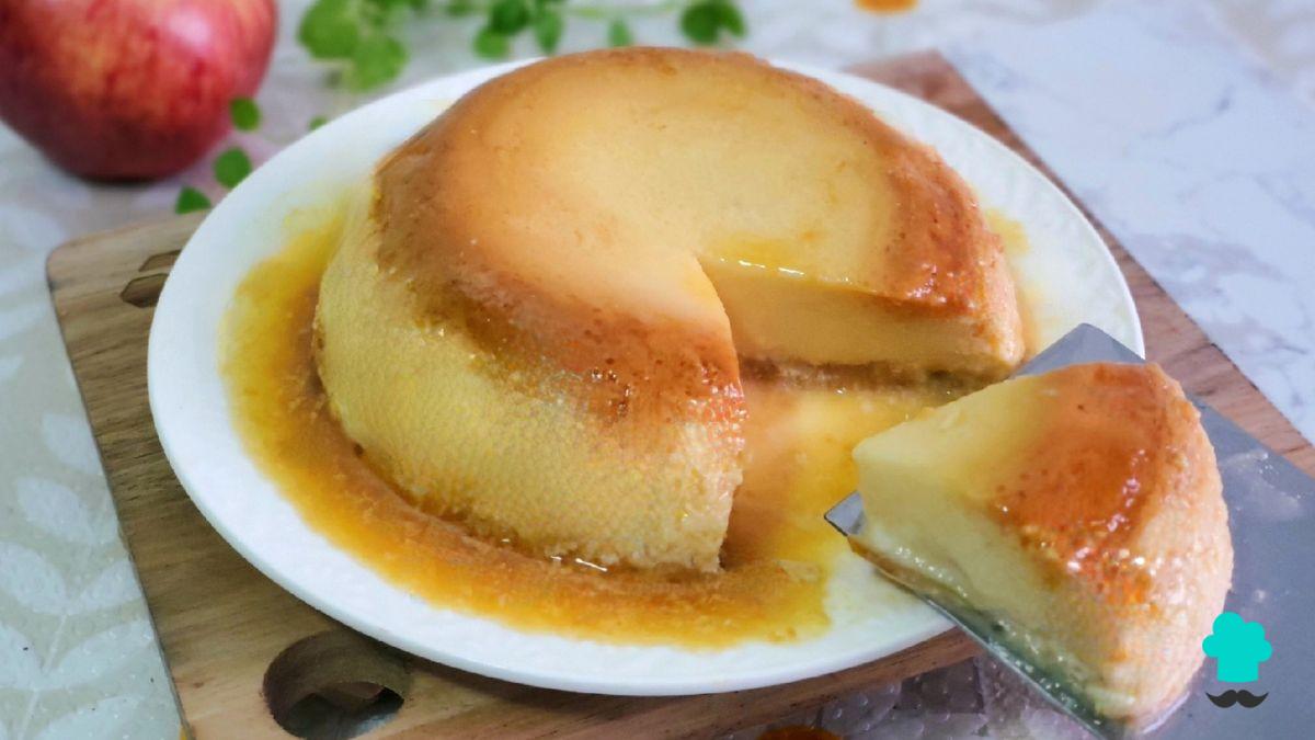 Receta de Flan de manzana y yogur: queda suave, cremoso y lleva muy pocos ingredientes