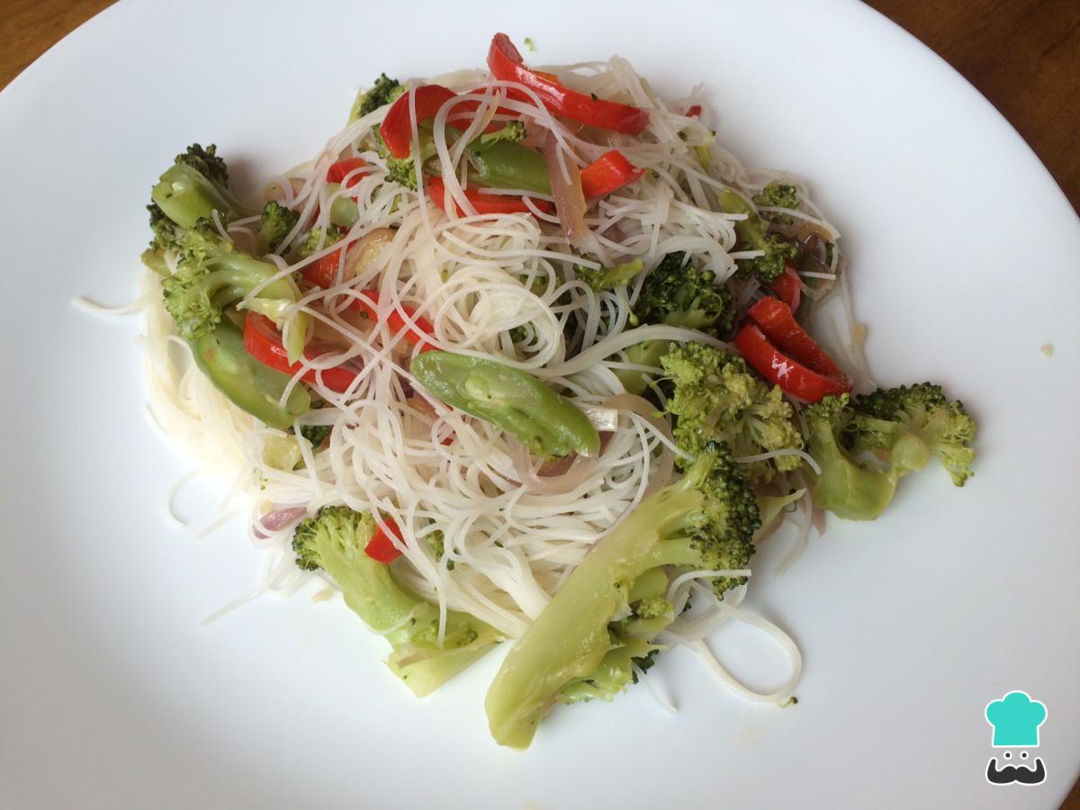 Receta de Tallarines de arroz con verduras