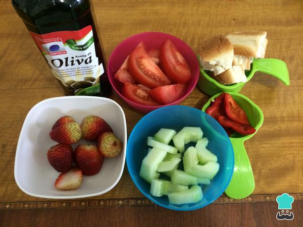 Receta de Gazpacho de fresa - Paso 1
