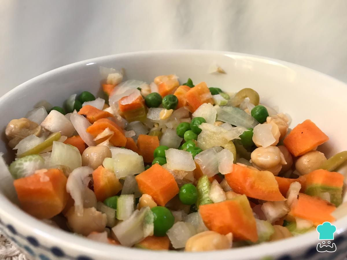 Receta de Ensalada de garbanzos con verduras