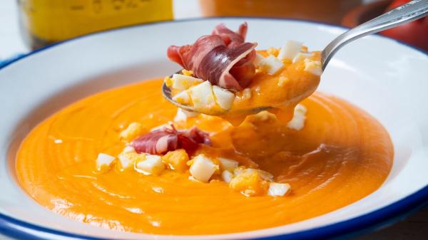 Ni gazpacho ni salmorejo: en Cádiz preparan una de las mejores sopas frías con tomate del verano