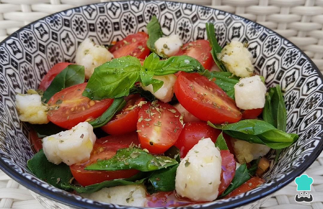 Ensalada caprese vegana - ¡Con queso vegano tipo mozzarella!