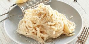 Receta de La pasta cacio e pepe más cremosa se hace con solo 3 ingredientes y no lleva nata