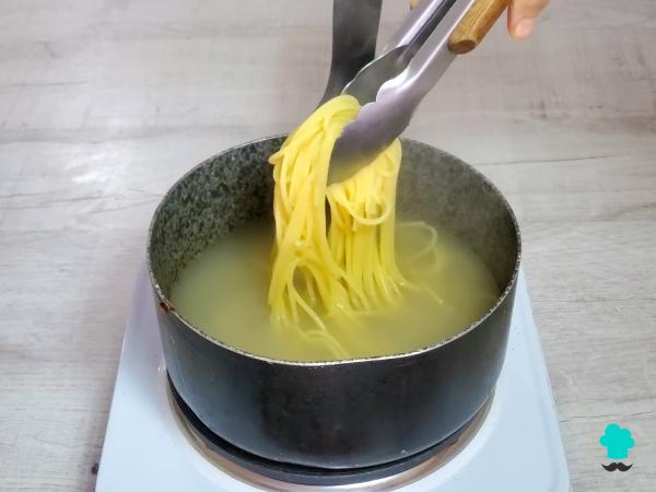 Receta de La pasta cacio e pepe más cremosa se hace con solo 3 ingredientes y no lleva nata - Paso 3