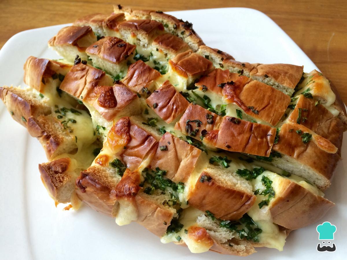 Receta de Pan relleno de queso mozzarella y cebollín