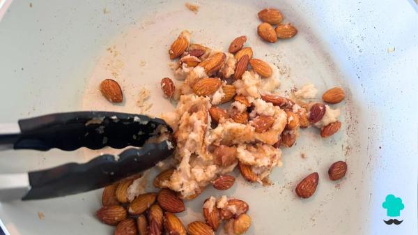 Receta de Pollo en salsa de almendras de la abuela: fácil, jugoso y lleno de sabor - Paso 4
