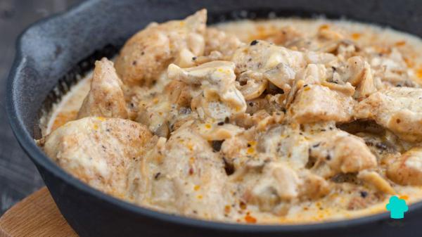 Receta de Pollo en salsa de almendras de la abuela: fácil, jugoso y lleno de sabor - Paso 8