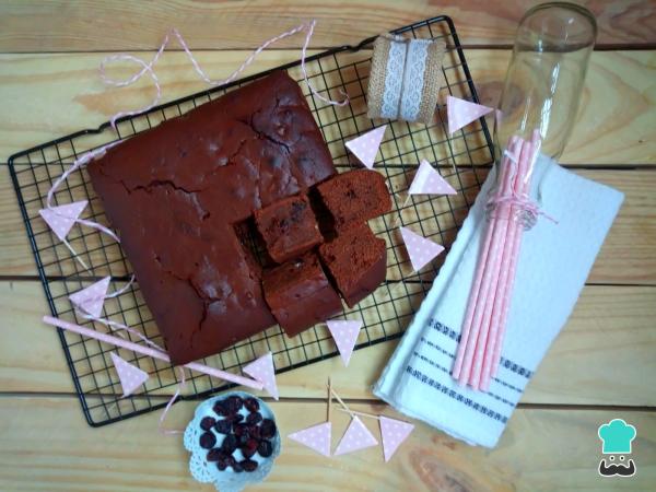 Receta de Brownie de chocolate negro y arándanos