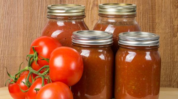 Salsa de tomate en conserva: la receta tradicional para aprovechar los tomates del verano y disfrutarlos durante meses - El secreto para que la conserva dure muchos meses
