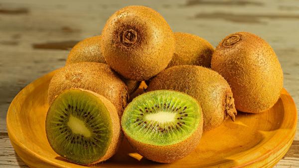 Aurelio Rojas, cardiólogo: “El kiwi amarillo tiene más vitamina C, pero prefiero el verde por esta razón” - El kiwi amarillo tiene más vitamina C, pero Aurelio Rojas prefiere el verde para la digestión