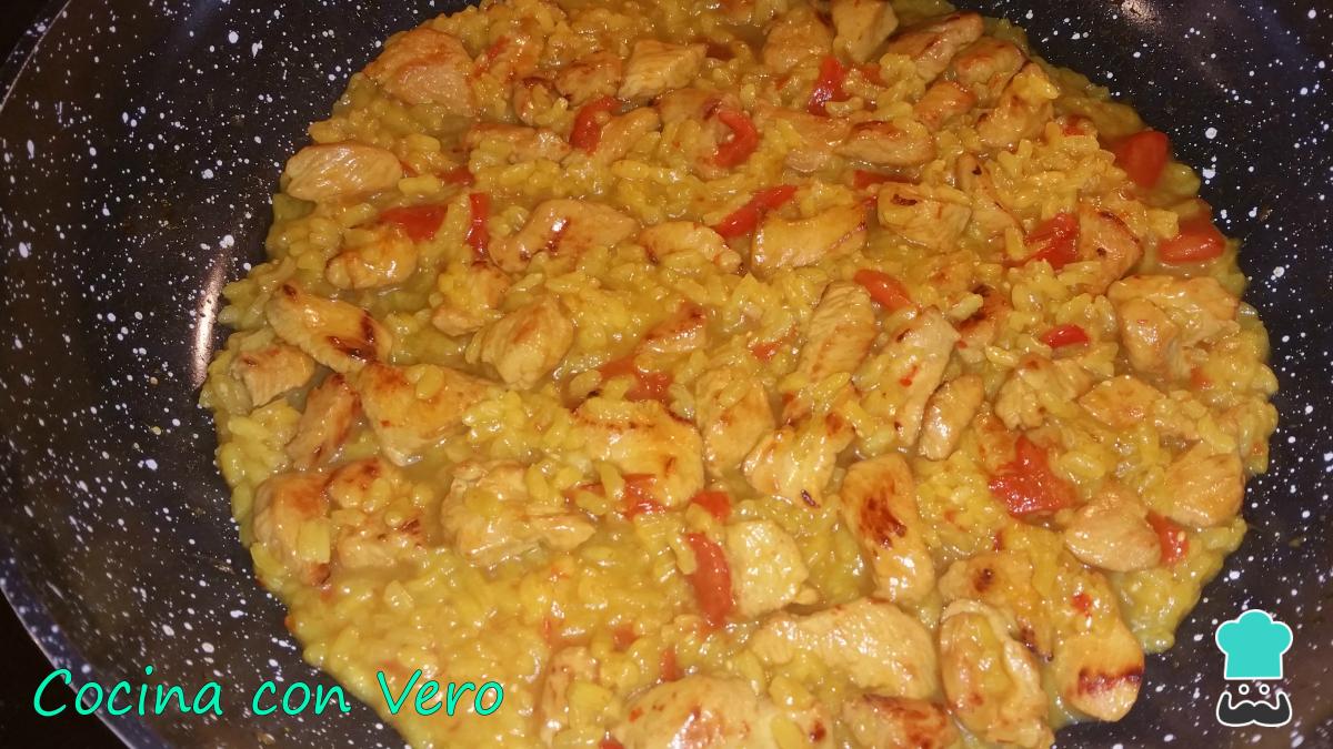 Receta de Paella de pollo y verduras para dos personas