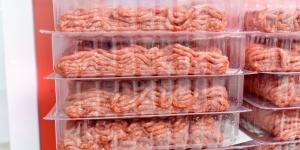 Qué significa la almohadilla de las bandejas de carne del supermercado y para qué sirve realmente
