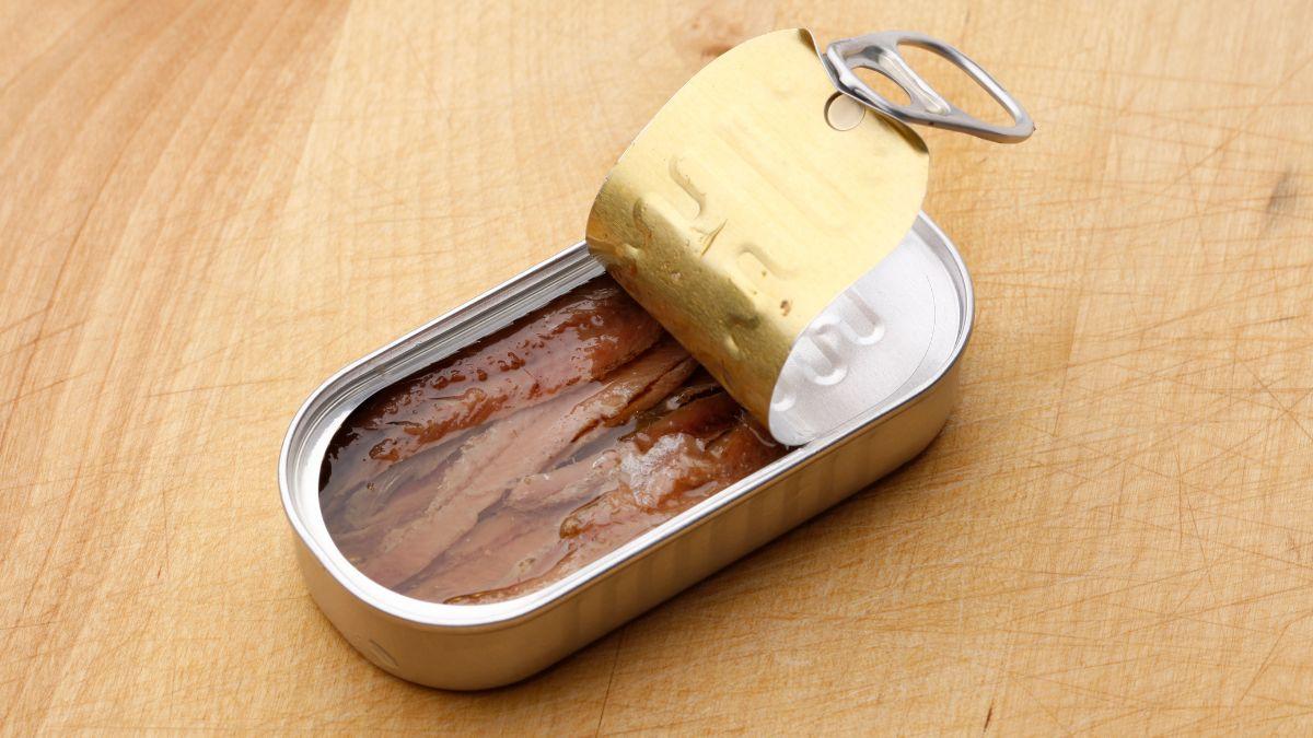 Los expertos en alimentación advierten: “Guardar las anchoas en lata en la despensa es un error, su sitio está en la nevera”