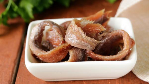 Los expertos en alimentación advierten: “Guardar las anchoas en lata en la despensa es un error, su sitio está en la nevera” - Por qué las anchoas no se pueden guardar como el resto de las conservas