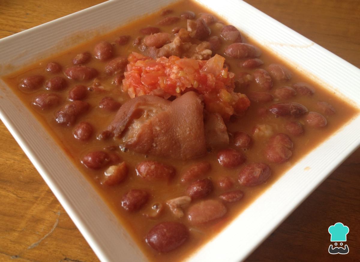 Receta de Frijoles rojos con manitas de cerdo